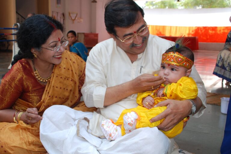 Starting Solids at 6 Months: First Foods Guide for Parents